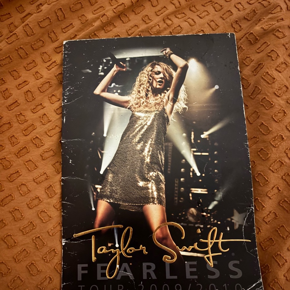 Taylor Swift Fearless Tour Book